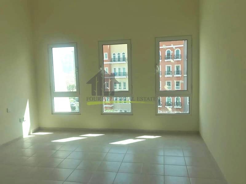 8 Vacant 2 Bedroom with Balcony