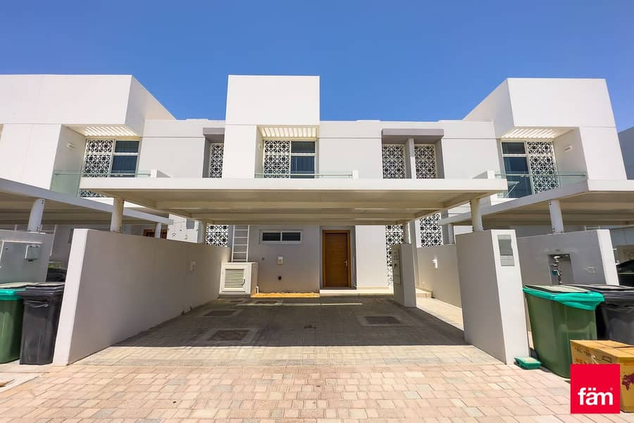 Single Row 3 Bed Type A Directly at the Park Single Row 3 Bed Type A Directly at the Park