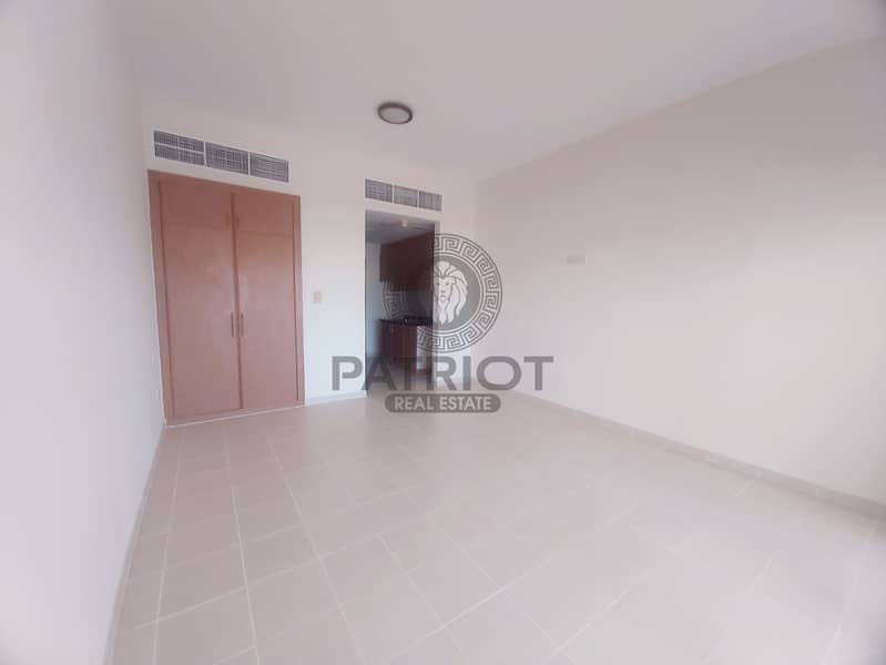 STUDIO APARTMENT AVAILABLE WITH BALCONY NEAR METRO STUDIO APARTMENT AVAILABLE WITH BALCONY NEAR METRO