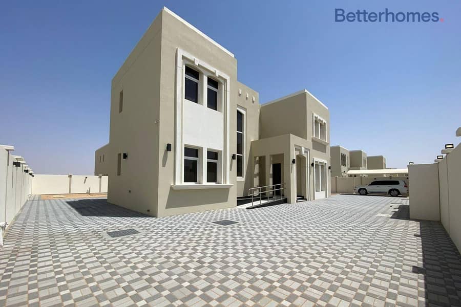 4 Master BR | Brand New | Maid Room | 4 Parking 4 Master BR | Brand New | Maid Room | 4 Parking