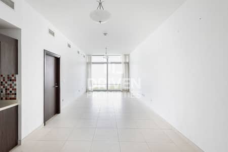 1 Bedroom Flat for Rent in Palm Jumeirah, Dubai - Bright Unit and Spacious w/ Beach Access