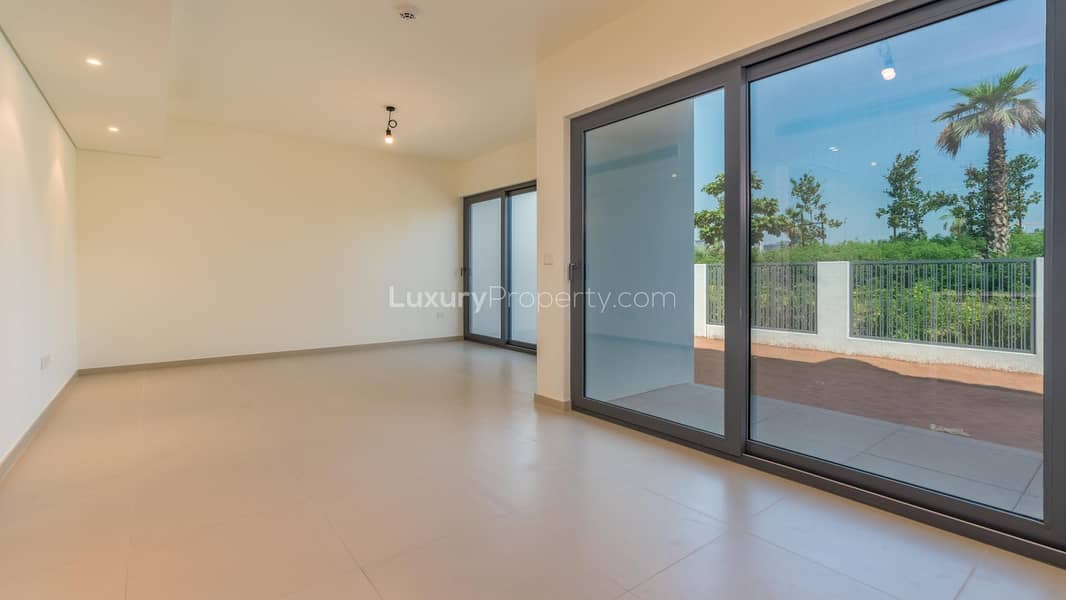 Single Row | Incredible Outdoor Space | Vacant Single Row | Incredible Outdoor Space | Vacant