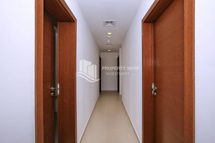 10 3-br-apartment-al-reem-island-shams-abu-dhabi-gate-tower-2-corridor. JPG
