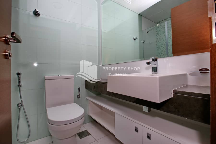 11 3-br-apartment-al-reem-island-shams-abu-dhabi-gate-tower-2-bathroom-2. JPG