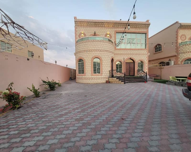 Villa for sale in Ajman, Al Rawda area, residential and commercial

 Two floors


 Entirely stone faced

 An area of ​​5 thousand feet

 It consists of 5 master bedrooms, a