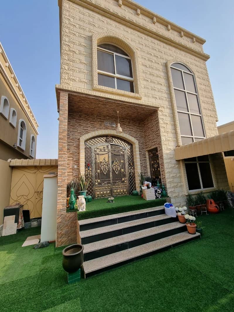 Villa for sale in Ajman, Al Rawda 1 area An area of ​​4 thousand feet It consists of 5 rooms, a