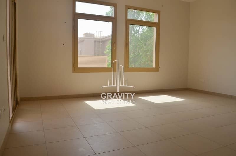 7 Superb 4BR Townhouse in Golf Gardens| Inquire Now