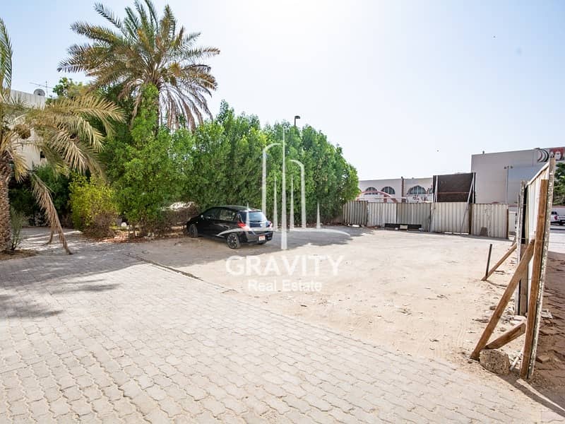 3 Spacious compound in Karama with 2 villa inside move in ready