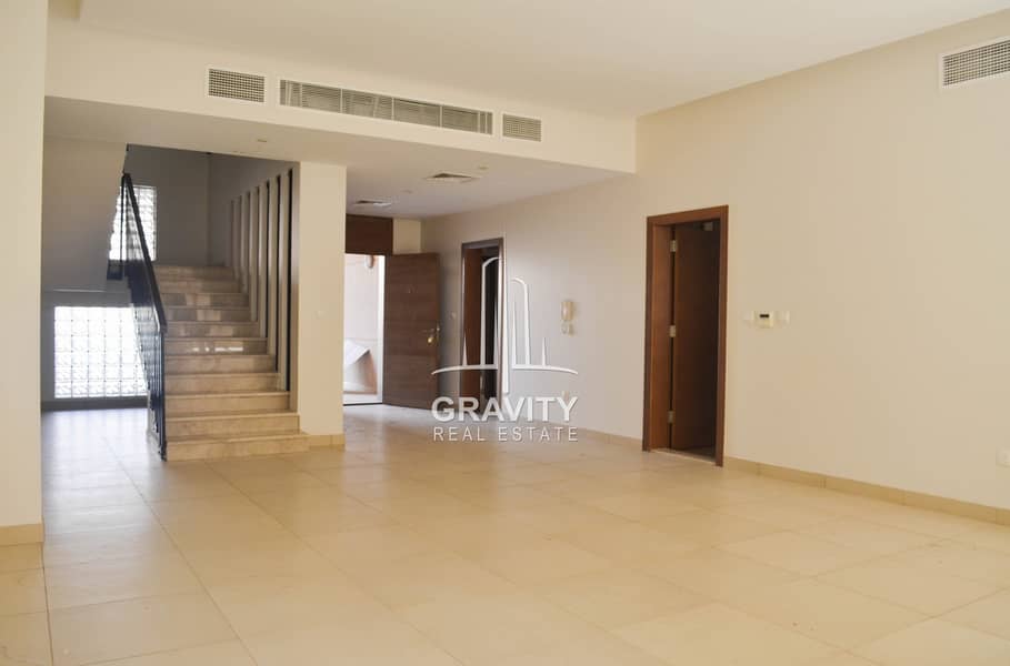 7 HOT DEAL! Upgraded 4+1 BR Townhouse in Golf Gardens