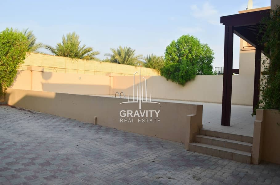 10 HOT DEAL! Extravagant 5BR Villa in Golf Gardens