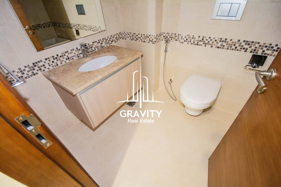 10 Own this Luxurious 3BR Apt in Yas Island