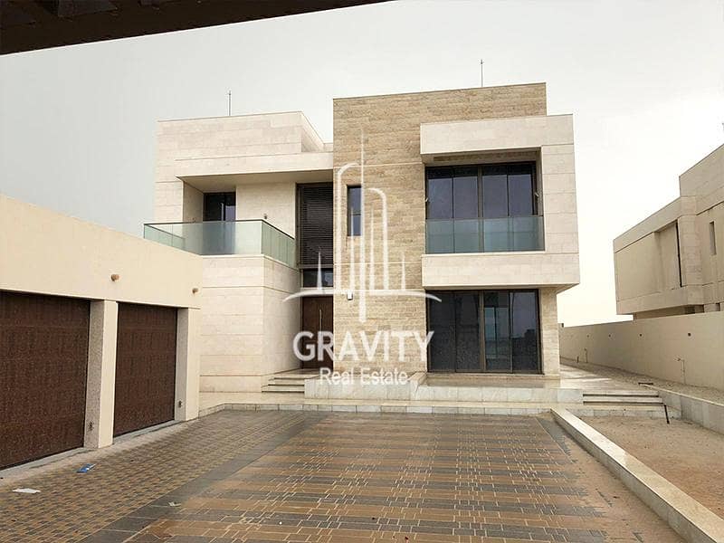 3 Great Living in this Upgraded 5BR Villa
