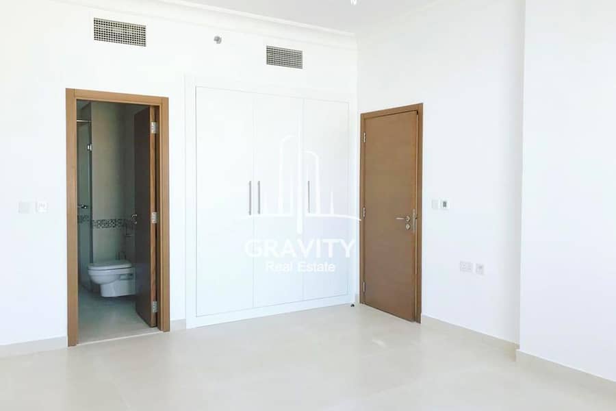 4 Vacant Now | Mesmerizing 2BR Apt in Yas Island