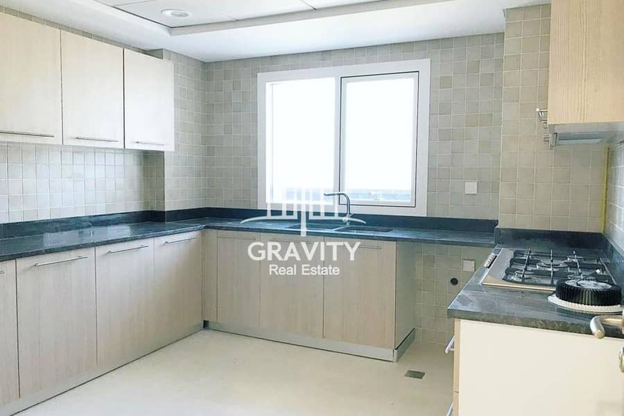 5 Vacant Now | Mesmerizing 2BR Apt in Yas Island