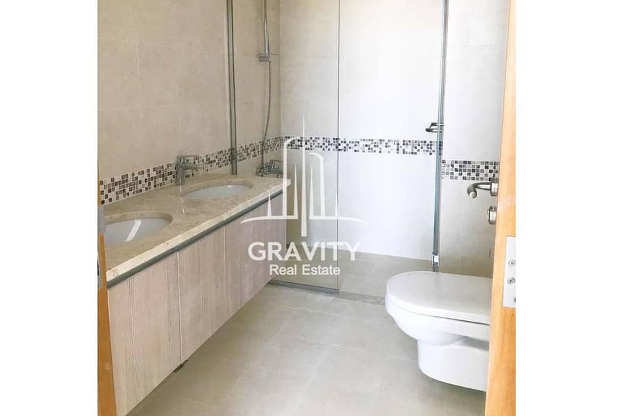 10 Vacant Now | Mesmerizing 2BR Apt in Yas Island