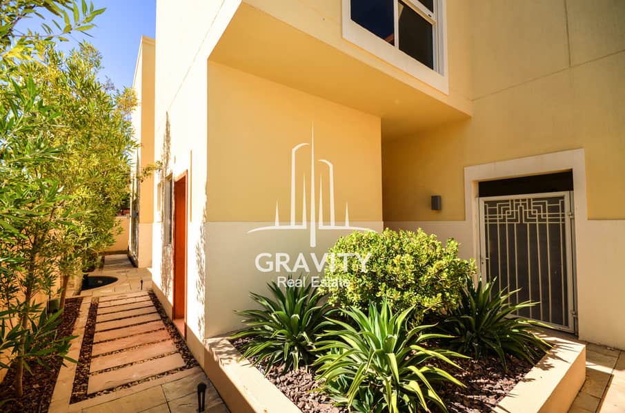 17 Excellent Townhouse   | 4 + 2 BR Upgraded Unit