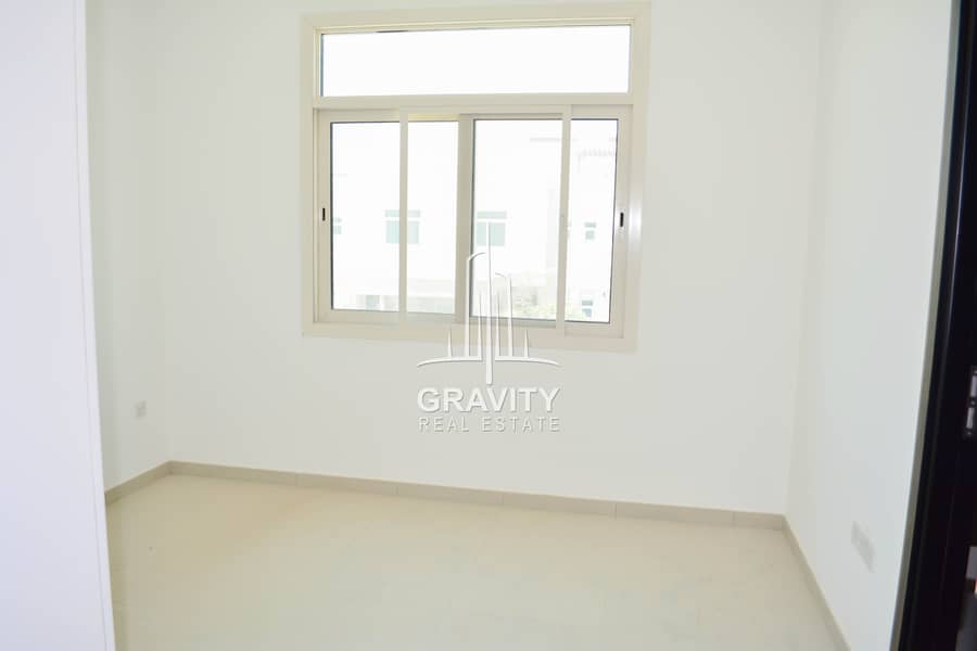 2 HOT DEAL! 4Chqs Luxurious Townhouse in good area