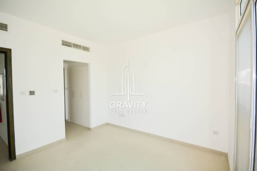3 HOT DEAL! 4Chqs Luxurious Townhouse in good area