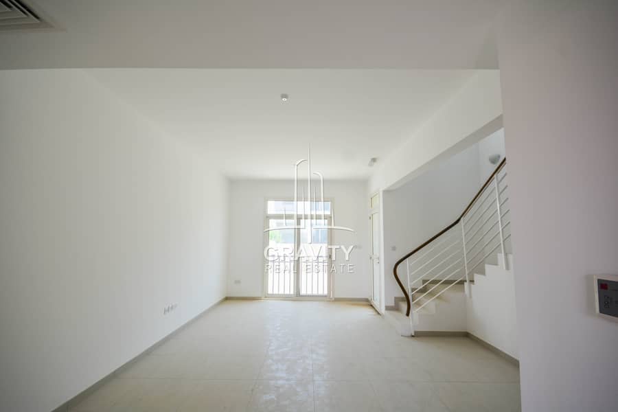 6 HOT DEAL! 4Chqs Luxurious Townhouse in good area