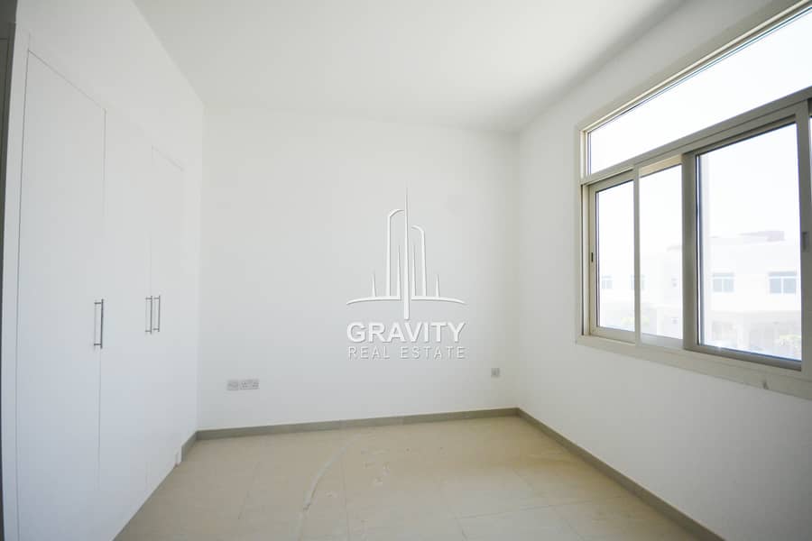 9 HOT DEAL! 4Chqs Luxurious Townhouse in good area