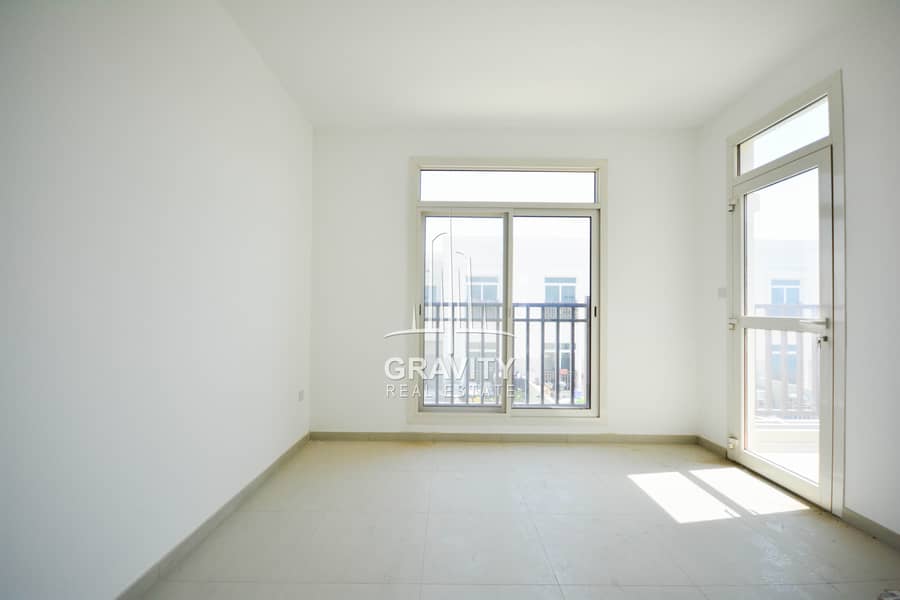 10 HOT DEAL! 4Chqs Luxurious Townhouse in good area