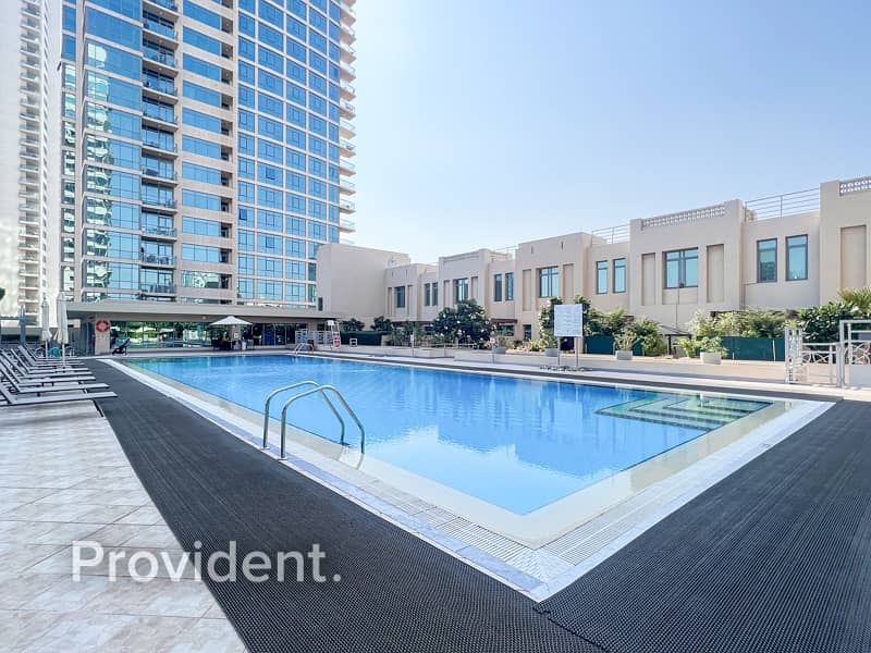 18 ADU00157. jpg