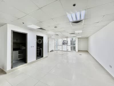 Office for Rent in Business Bay, Dubai - High Floor | Private Washroom | 4 Parking