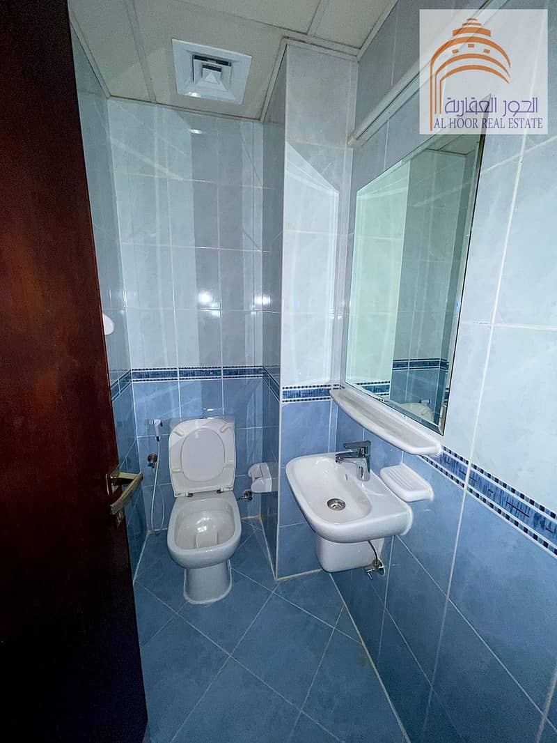 4 washroom. jpg