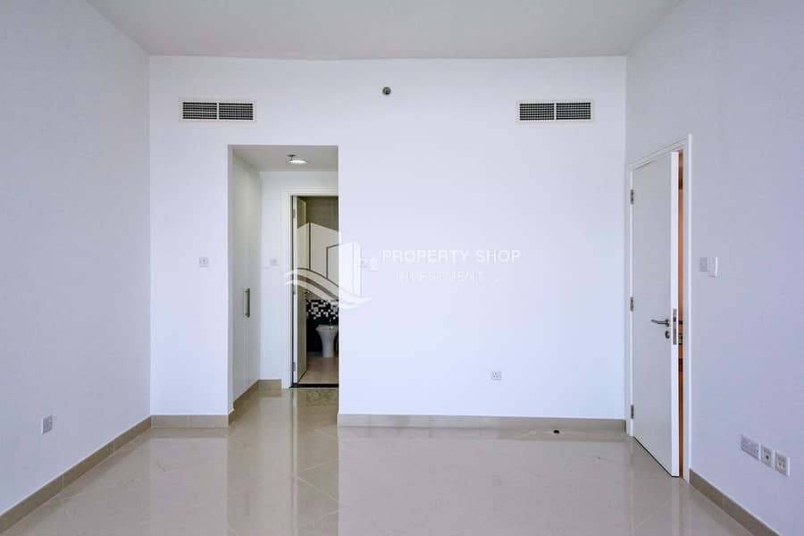 4 Best Deal! Magnificent High Floor Apt with Balcony