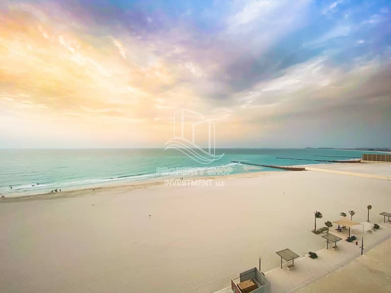7 Lavish & Stunning High-End Penthouse Direct On the Beach!