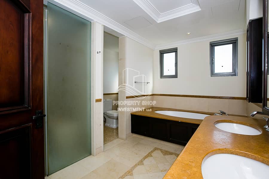 24 Motivated Seller-Upgraded & Elegantly Designed Villa  w/ Private Pool!