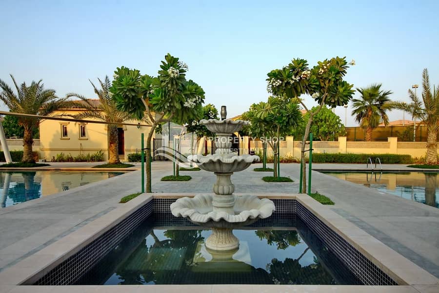 16 Simply Spectacular Huge Layout Villa Overlooking Garden!