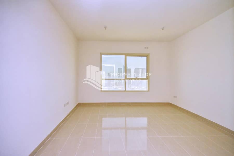 3 Move In Just Stunning High Floor Apt w/ Iconic Sea View!