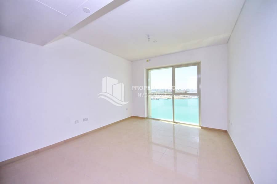 5 Charming & Affordable Sea View High Floor 3+Maid!