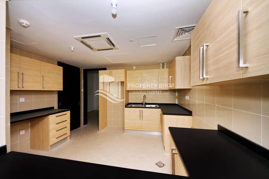 8 Charming & Affordable Sea View High Floor 3+Maid!
