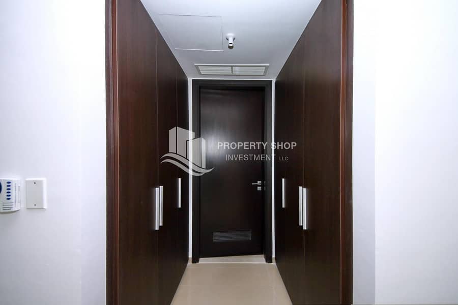 15 Charming & Affordable Sea View High Floor 3+Maid!