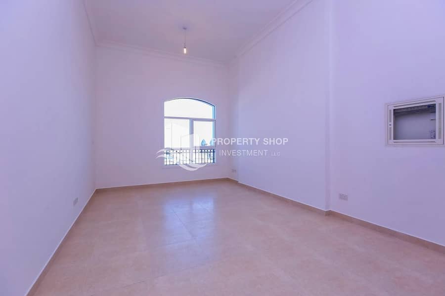 6 Move In Today Idyllic Family Home with Spacious Balcony