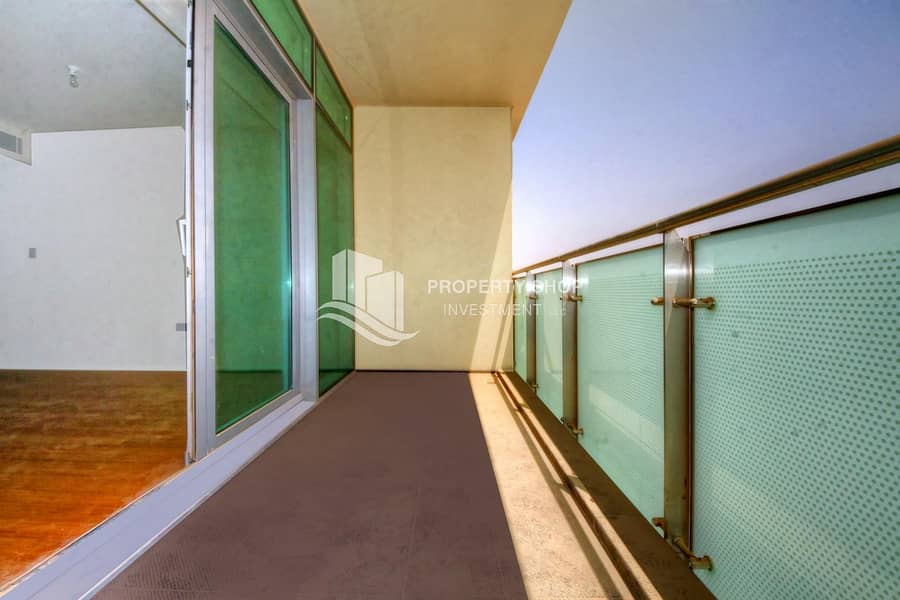 Investors Deal! Immaculate High Floor Canal View Apt