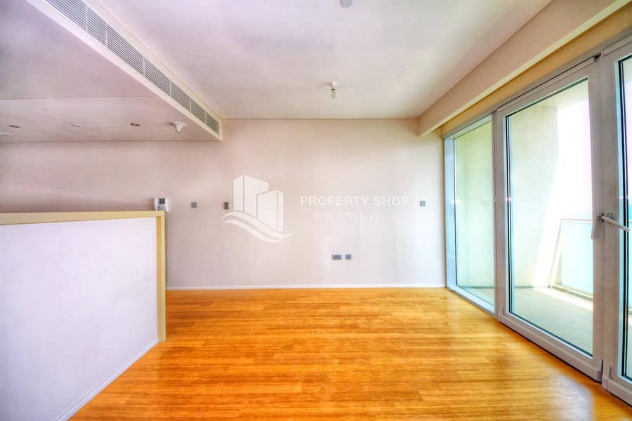 6 Investors Deal! Immaculate High Floor Canal View Apt