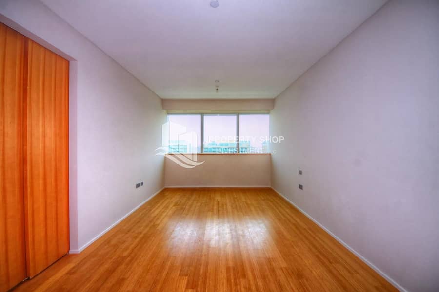 7 Investors Deal! Immaculate High Floor Canal View Apt
