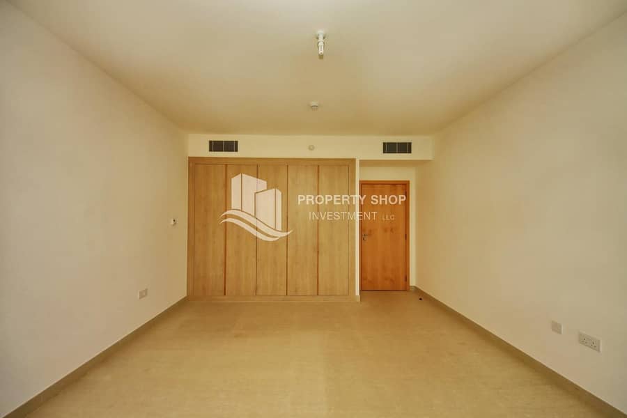 2 Hot Price! Modern Apt with Study Room Lifestyle & Perfect Location