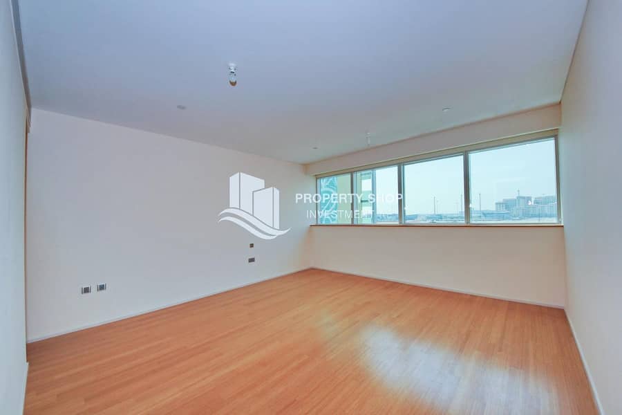 4 Investors Deal! Immaculately Presented Apt with Balcony