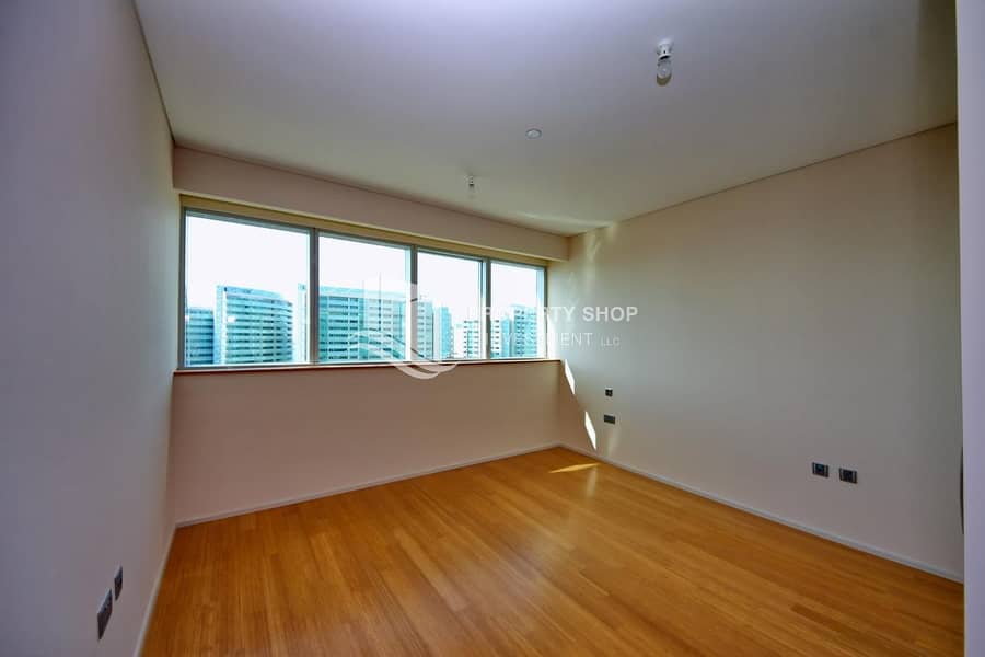 3 Exquisite Apt with Immersive Water Views!