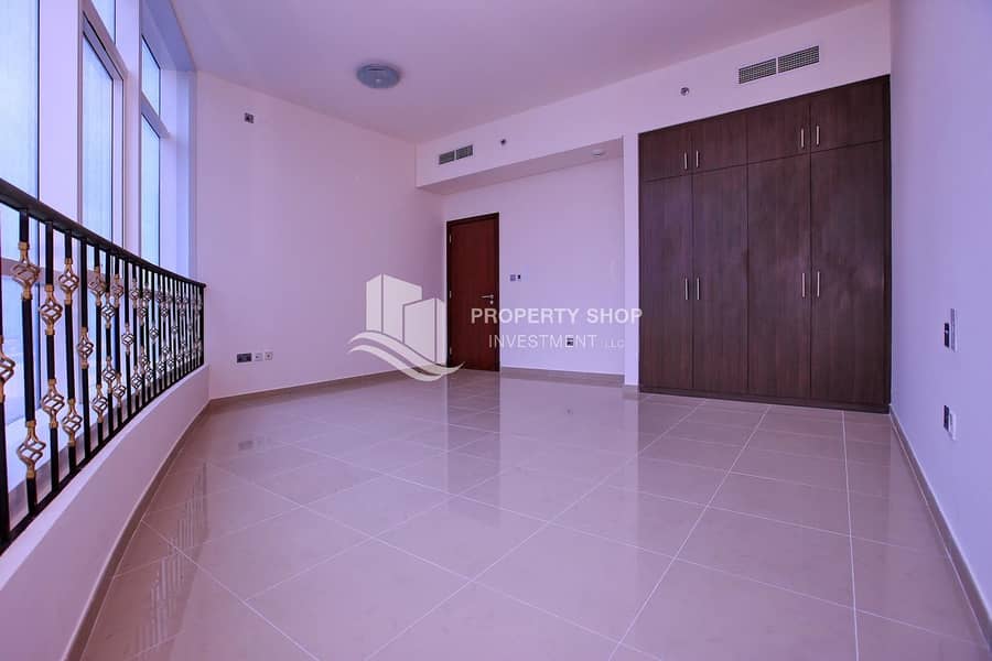 6 Great Investment! High Floor Apt with Sea View