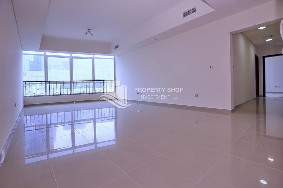10 Great Investment! High Floor Apt with Sea View