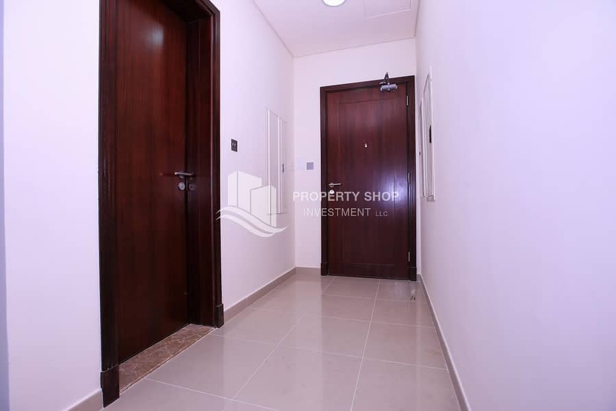 13 Great Investment! High Floor Apt with Sea View