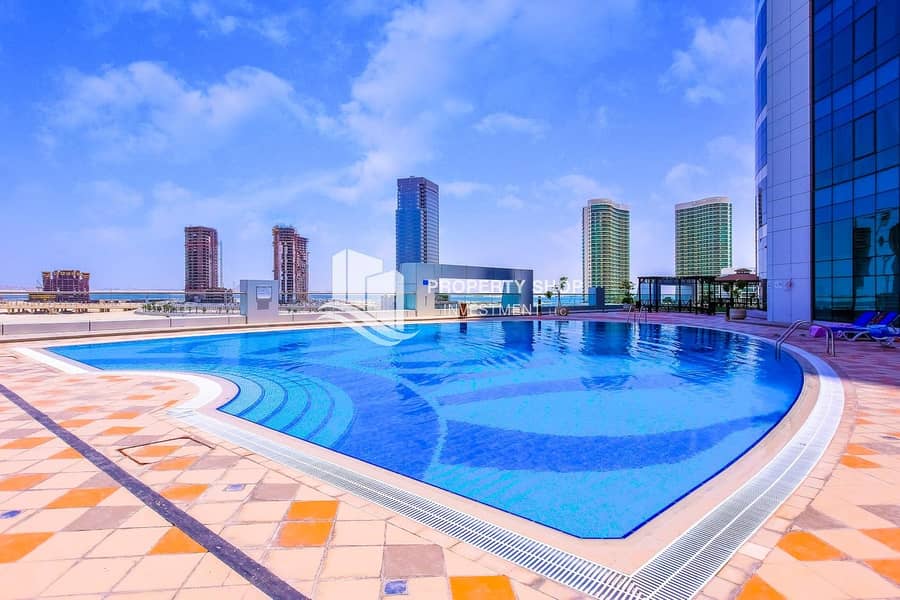 18 Great Investment! High Floor Apt with Sea View