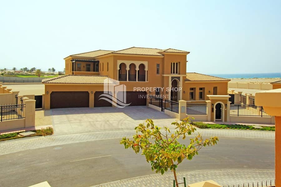 Hot Deal!! Prime Executive with Golf view in Biggest plot