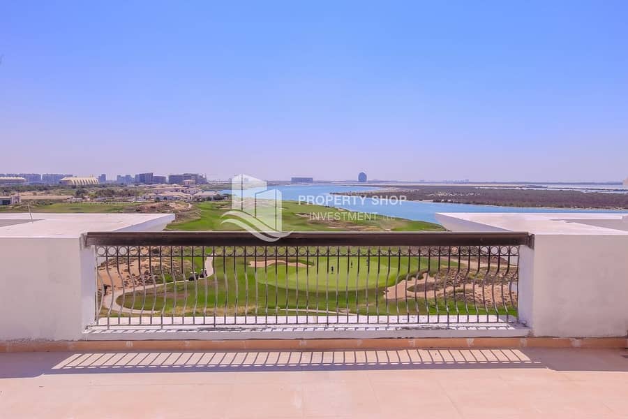 Prestigious Penthouse w/ Spectacular Golf Course Views