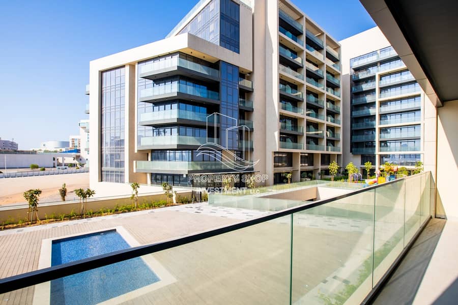 Lavish & High Quality of Living Duplex w/ Pool View !